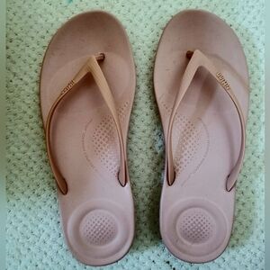 NIB Fitflop iQUSHION Ergonomic Flip-Flops. Buff. Size 8